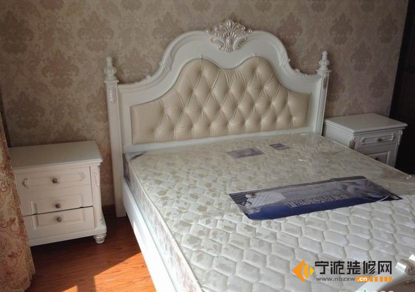 現(xiàn)代臥室裝修圖片