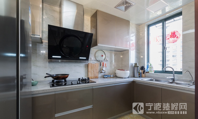 現(xiàn)代廚房裝修圖片